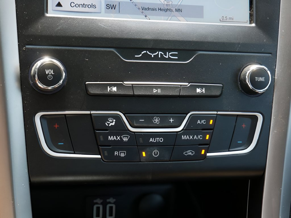 Used 2019 Ford Fusion SE FWD image 24