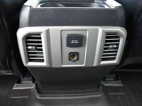 Used 2017 Ford F250 Lariat w/ Lariat Value Package AWD/4WD image 40