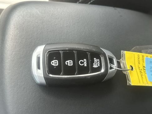 Used 2025 Hyundai Venue SEL FWD image 21