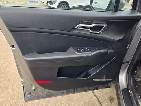 Used 2024 Kia Sportage LX image 11