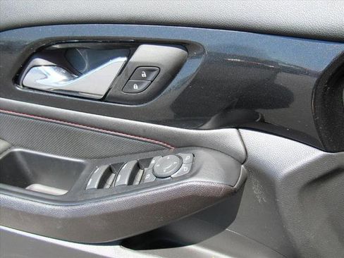 Used 2023 Chevrolet Traverse RS AWD/4WD image 21