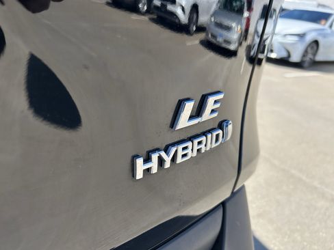 Certified 2022 Toyota RAV4 LE AWD/4WD image 8