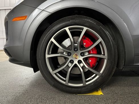 Used 2022 Porsche Cayenne GTS AWD/4WD image 17