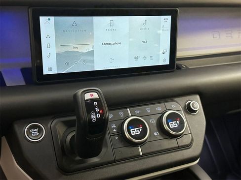 Used 2020 Land Rover Defender 110 First Edition image 25