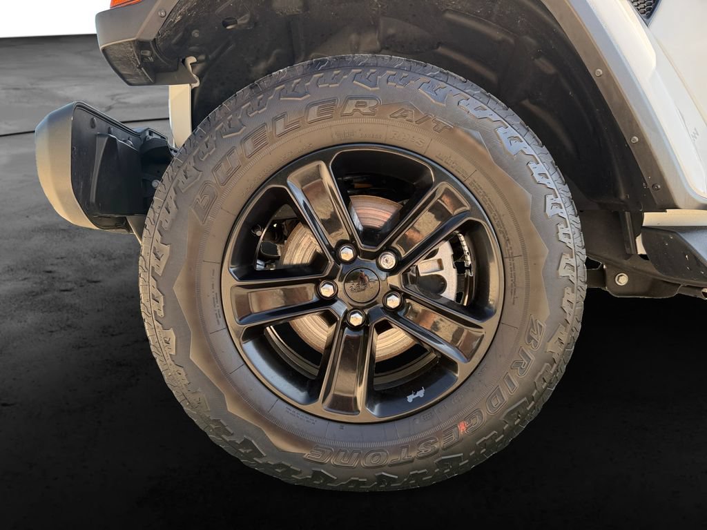 Used 2022 Jeep Wrangler Unlimited Sahara AWD/4WD image 11