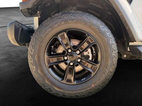 Used 2022 Jeep Wrangler Unlimited Sahara AWD/4WD image 11