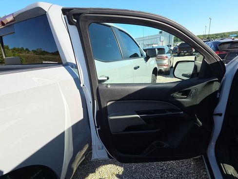 Used 2020 Chevrolet Colorado W/T RWD image 9