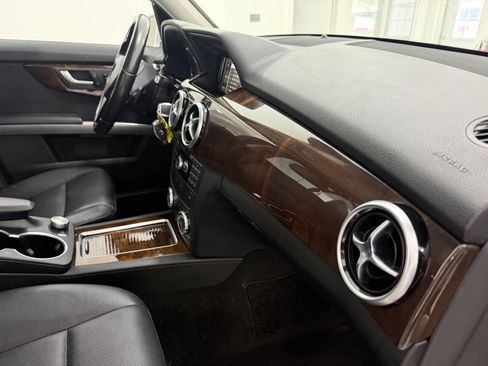 Used 2015 Mercedes-Benz GLK 350 4MATIC image 32