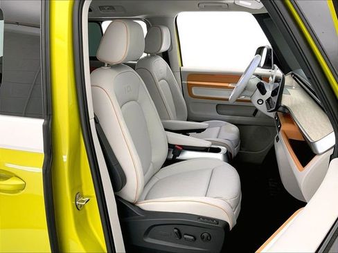 New 2025 Volkswagen ID. Buzz 1st Edition image 9