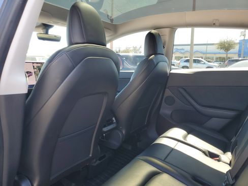 Used 2021 Tesla Model Y Long Range image 16