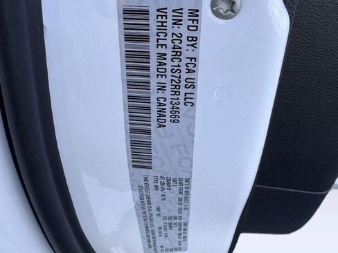 New 2024 Chrysler Pacifica Limited w/ Uconnect Theater Family Group image 29