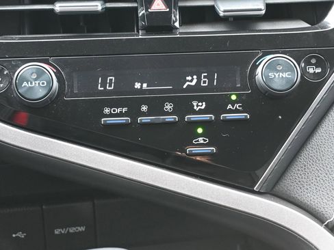 Used 2023 Toyota Camry SE FWD image 15