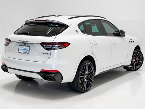 Used 2022 Maserati Levante Trofeo AWD/4WD image 35