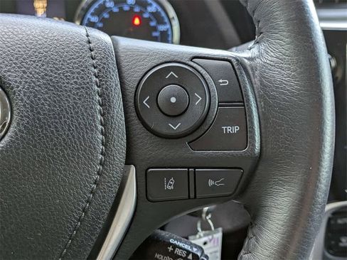 Used 2017 Toyota Corolla SE image 25