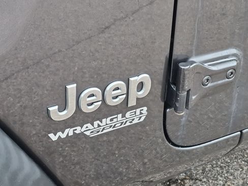 Used 2018 Jeep Wrangler Sport AWD/4WD image 12