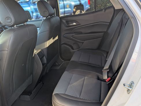 Used 2025 Chevrolet Trax LT w/ LT Convenience Package image 32