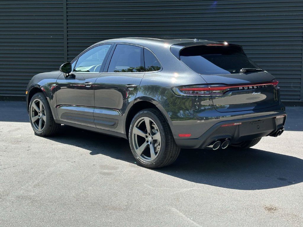 Used 2026 Porsche Macan AWD/4WD image 3