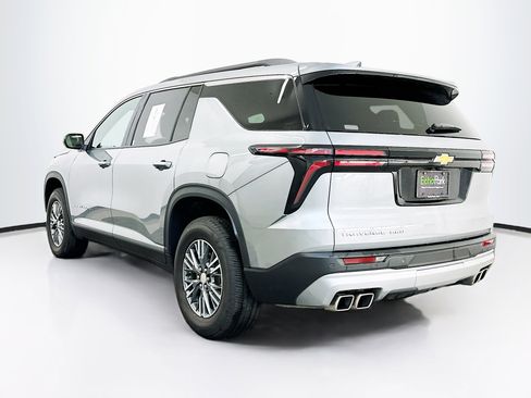 Used 2025 Chevrolet Traverse LT image 5