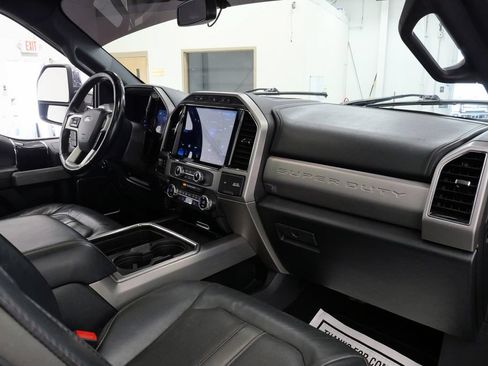 Used 2022 Ford F350 Platinum w/ Tremor Off-Road Package AWD/4WD image 18