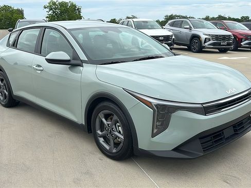 Used 2025 Kia K4 LXS image 14