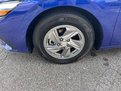 Used 2025 Hyundai Elantra SE image 11