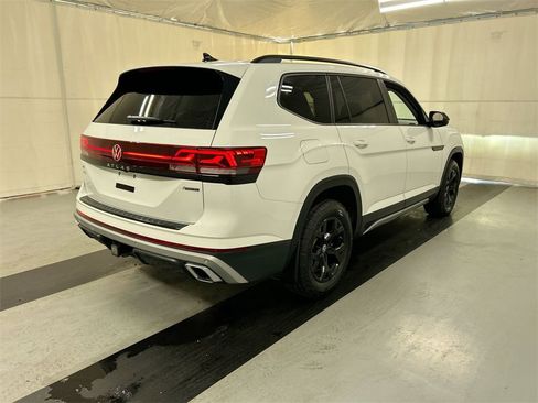 Certified 2024 Volkswagen Atlas Peak Edition SE image 2