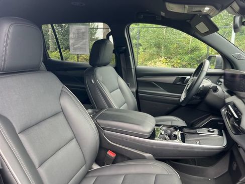Used 2025 Buick Enclave Preferred AWD/4WD image 19