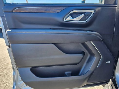 Used 2024 Chevrolet Suburban Premier AWD/4WD image 23