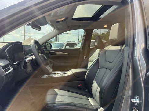 Certified 2025 INFINITI QX60 Luxe image 12