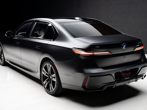 Used 2023 BMW i7 xDrive60 AWD/4WD image 23