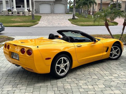 Used 2004 Chevrolet Corvette Convertible w/ Preferred Equipment Group RWD image 9