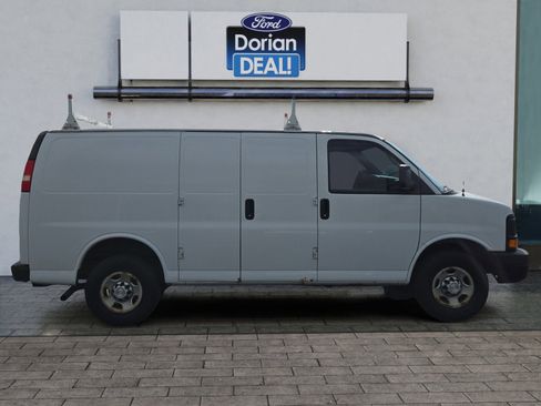Used 2015 Chevrolet Express 2500 RWD image 2