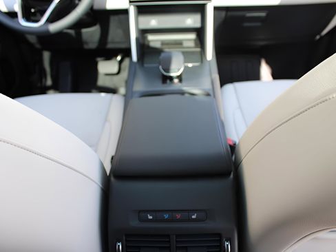 Certified 2025 Land Rover Discovery Sport S image 19