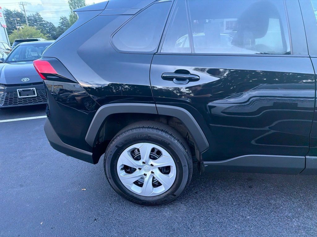 Certified 2025 Toyota RAV4 LE AWD/4WD image 4