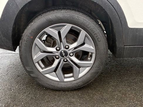 Used 2024 Kia Seltos LX image 47