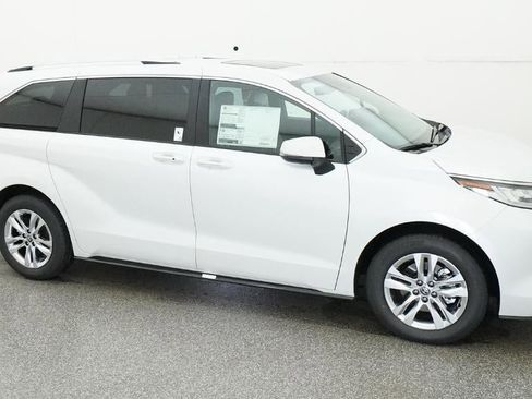 New 2026 Toyota Sienna Limited FWD image 12