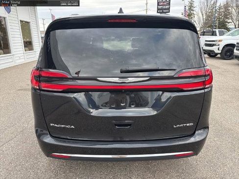 Used 2023 Chrysler Pacifica Limited FWD image 6