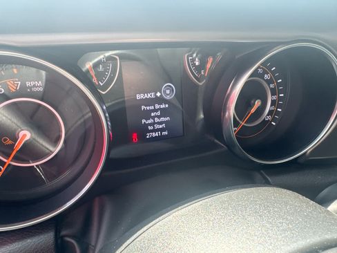Used 2023 Jeep Gladiator Sport AWD/4WD image 8