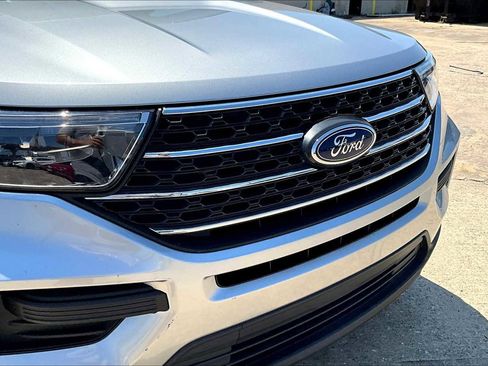 Used 2022 Ford Explorer XLT image 27