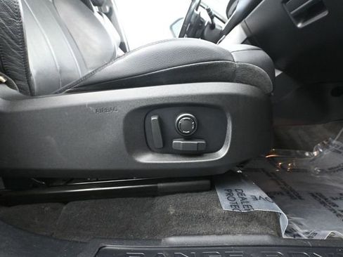 Used 2017 Land Rover Range Rover Evoque SE image 44