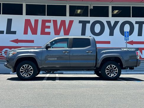 Used 2021 Toyota Tacoma TRD Sport AWD/4WD image 2