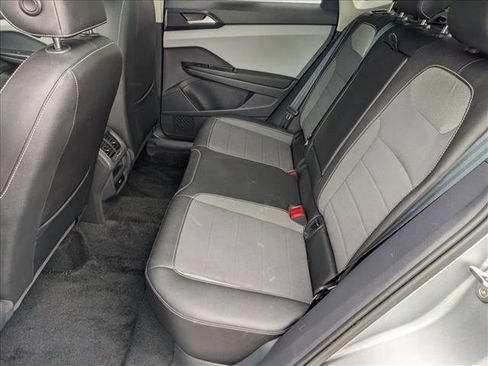 Used 2023 Volkswagen Taos SE w/ Panoramic Sunroof Package image 17