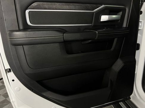 Used 2024 RAM 2500 Big Horn w/ Sport Appearance Package image 28