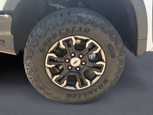 Used 2024 Chevrolet Silverado 1500 ZR2 w/ Technology Package AWD/4WD image 9
