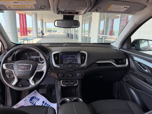 Used 2024 GMC Terrain SLE w/ Driver Convenience Package FWD image 7