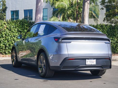 Used 2026 Tesla Model Y 2WD image 4