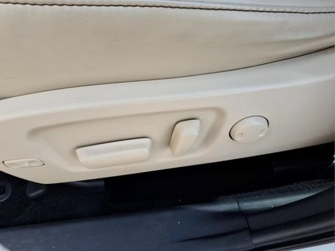 Used 2019 Toyota Highlander XLE AWD/4WD image 14