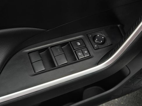 Certified 2025 Toyota RAV4 LE AWD/4WD image 10