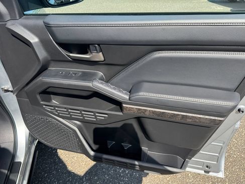 Used 2025 Toyota Tacoma Limited AWD/4WD image 17