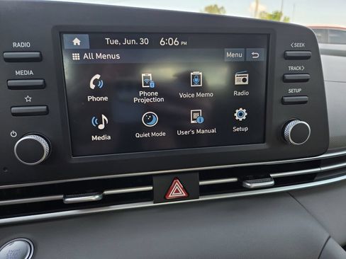 Used 2025 Hyundai Elantra Sport FWD image 9